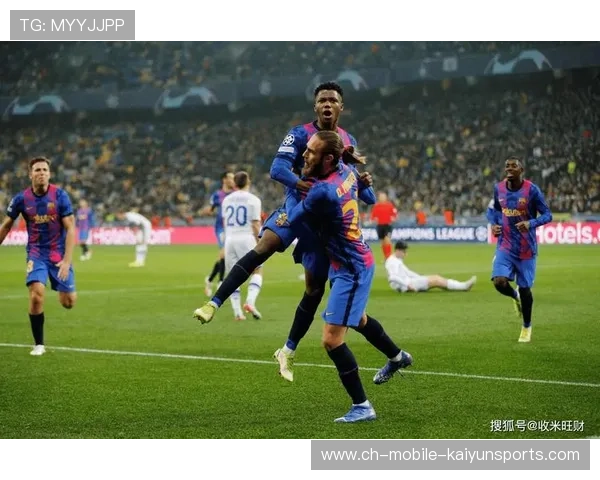 巴萨看台风波升级！球迷向主队看台投掷物品被拘捕